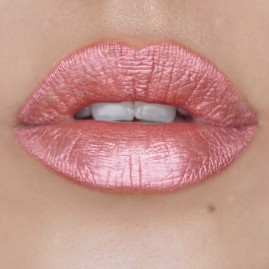 BeYu Metallic Lips - Блеск для губ металлик с матовым финишем - 2