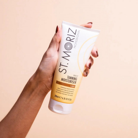 St. Moriz Professional Tanning Moisturiser - Лосьон увлажняющий для постепенного загара - 1