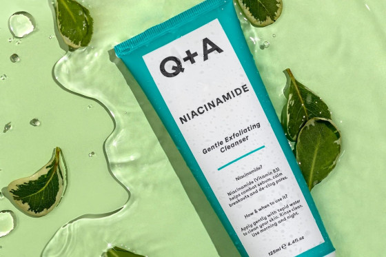 Q+A Niacinamide Gentle Exfoliating Cleanser - Отшелушивающий гель для лица с ниацинамидом - 1