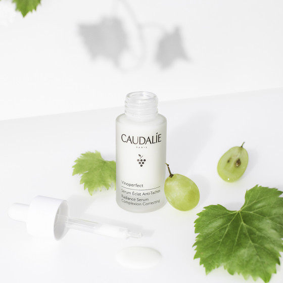 Caudalie Vinoperfect Radiance Serum Complexion Correcting - Сыворотка-сияние для коррекции цвета лица - 1