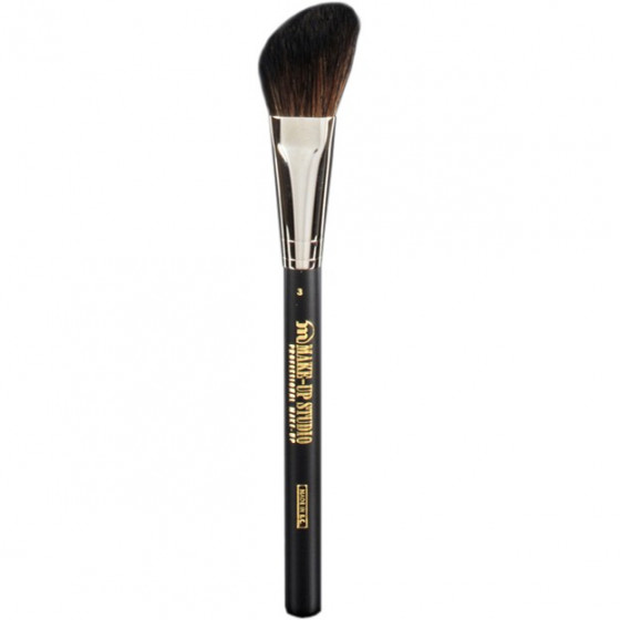 Make-Up Studio Blusher Brush Flat Domed Angle Nero Nr. 3 - Плоская кисть со скошенным углом для сухой коррекции лица и нанесения румян