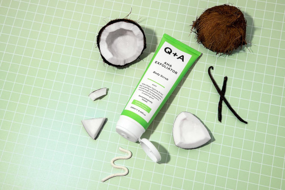 Q+A AHA Exfoliator Body Scrub - Скраб для тела с AHA-кислотами - 2