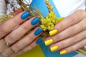 Маникюр с украинским орнаментом