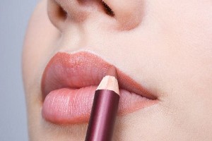 Как пользоваться контурным карандашом для губ