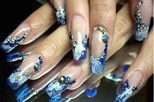 Использование страз в маникюре